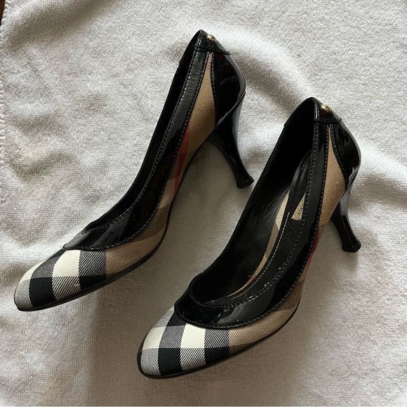 Burberry Black, White, & Beige Plaid W/ Patent Leather Trim Detail Heels Sz 37.5 - Picture 4 of 10